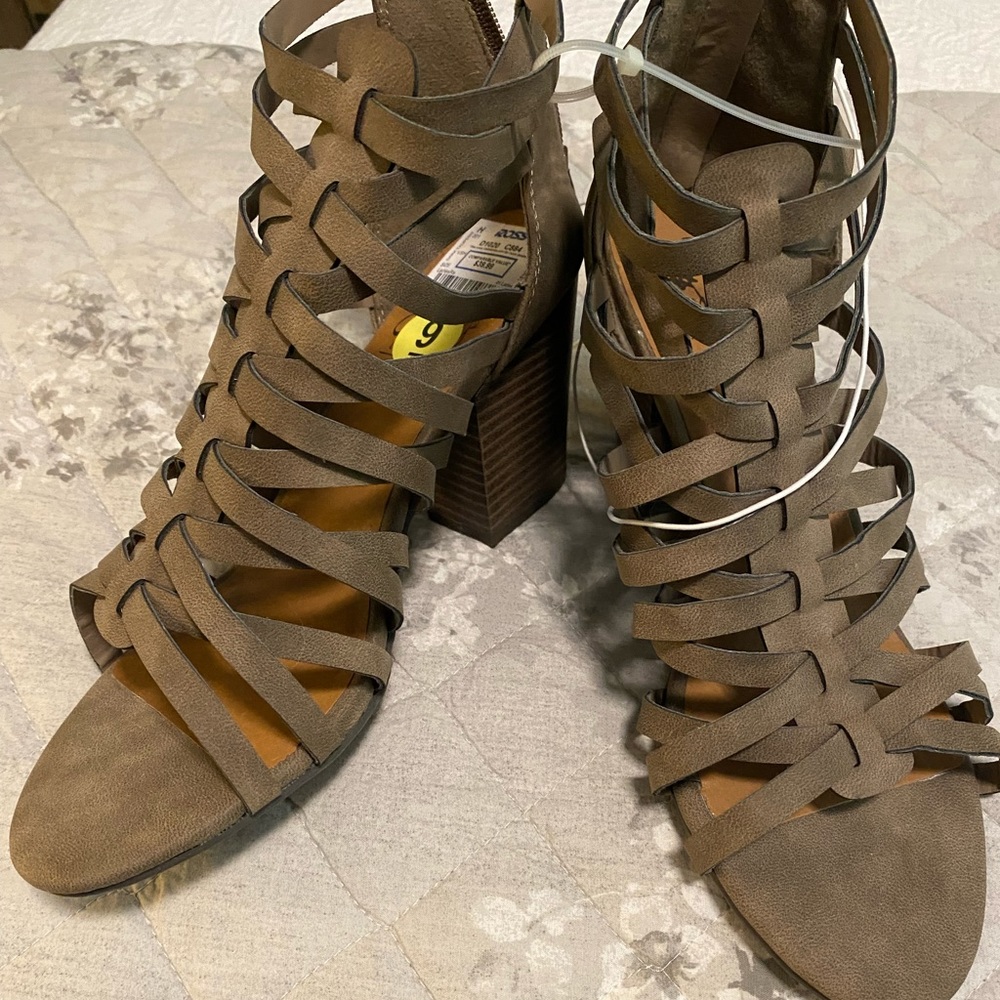 Jellypop ladies casual dress shoe! So cute, never worn!